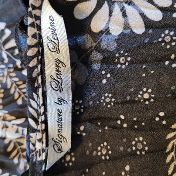 🍂 Signature by Larry Levine Semi-Sheer Blouse - Picture 7 of 9